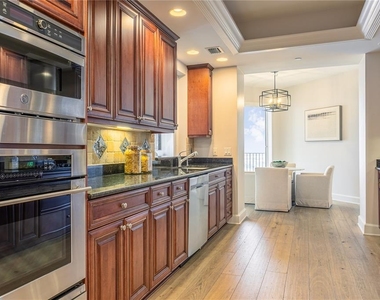 300 Beach Drive Ne - Photo Thumbnail 7