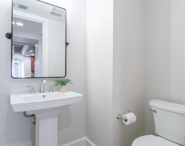 300 Beach Drive Ne - Photo Thumbnail 17