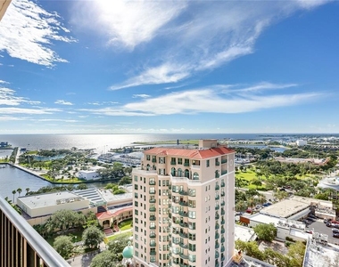 300 Beach Drive Ne - Photo Thumbnail 1