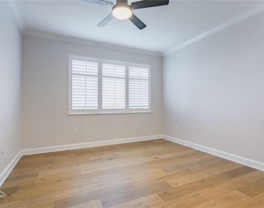 300 Beach Drive Ne - Photo Thumbnail 12