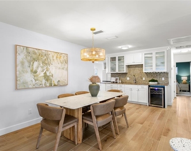 508 Columbia Drive - Photo Thumbnail 6