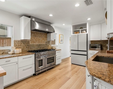 508 Columbia Drive - Photo Thumbnail 11
