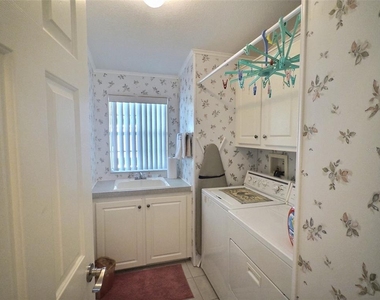 136 Pindo Palm Street W - Photo Thumbnail 5