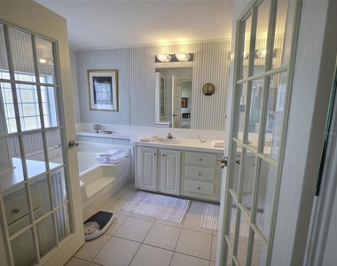 136 Pindo Palm Street W - Photo Thumbnail 18