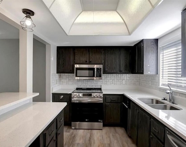 7020 Cognac Drive - Photo Thumbnail 8