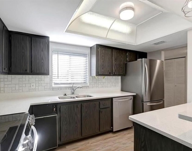 7020 Cognac Drive - Photo Thumbnail 6