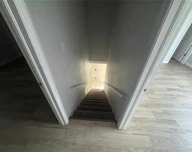 3607 W Idlewild Avenue - Photo Thumbnail 5