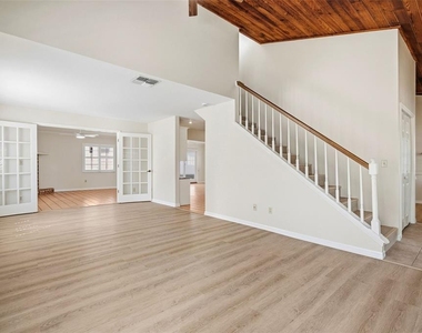 345 Bailey Street - Photo Thumbnail 6
