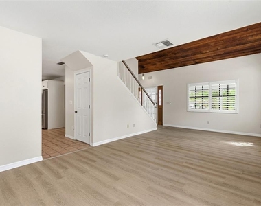 345 Bailey Street - Photo Thumbnail 8