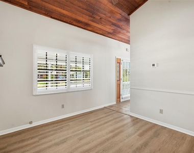 345 Bailey Street - Photo Thumbnail 10