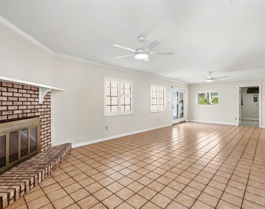 345 Bailey Street - Photo Thumbnail 11