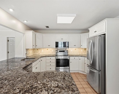 345 Bailey Street - Photo Thumbnail 16