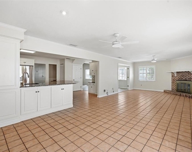 345 Bailey Street - Photo Thumbnail 14