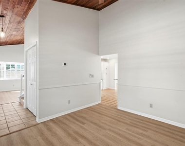 345 Bailey Street - Photo Thumbnail 9