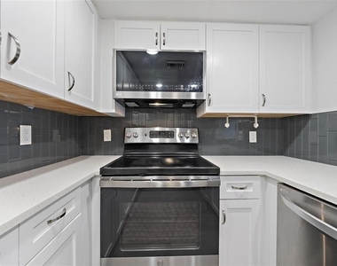 4141 Bayshore Boulevard - Photo Thumbnail 4