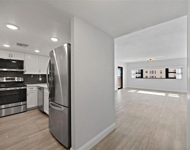 4141 Bayshore Boulevard - Photo Thumbnail 2