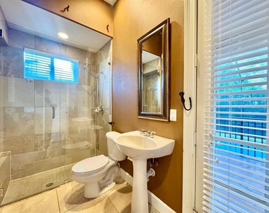 4620 W Browning Avenue - Photo Thumbnail 31