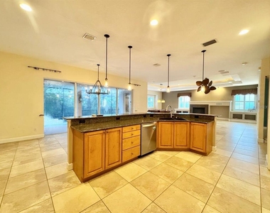 4620 W Browning Avenue - Photo Thumbnail 23