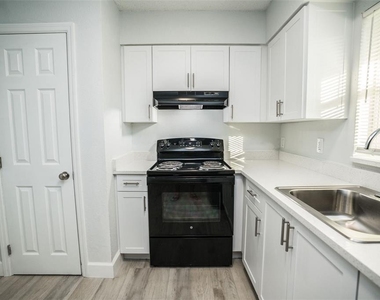 11314 N 52nd Street - Photo Thumbnail 1