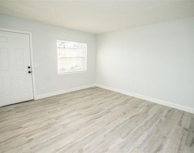 11314 N 52nd Street - Photo Thumbnail 25