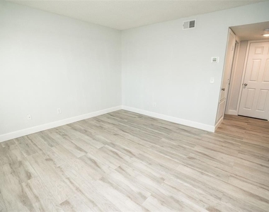 11314 N 52nd Street - Photo Thumbnail 28