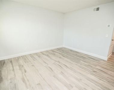 11314 N 52nd Street - Photo Thumbnail 29