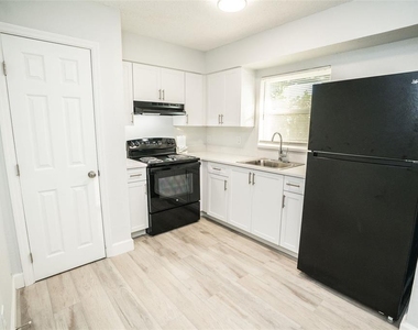 11314 N 52nd Street - Photo Thumbnail 3
