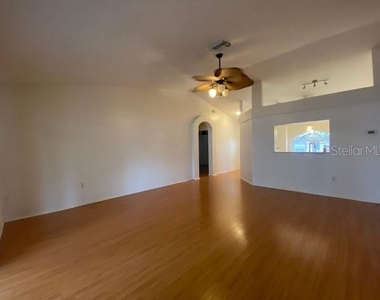 3938 Creek Woods Drive - Photo Thumbnail 5