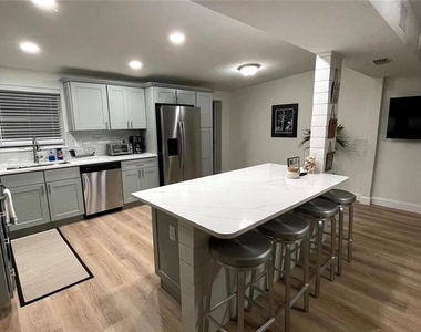 1639 St Catherine Drive W - Photo Thumbnail 6