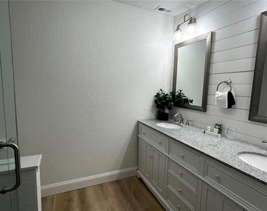 1639 St Catherine Drive W - Photo Thumbnail 8