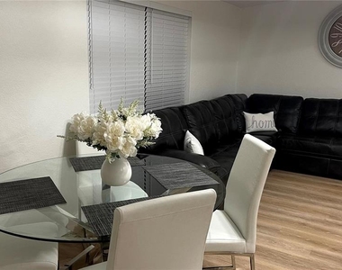 1639 St Catherine Drive W - Photo Thumbnail 3