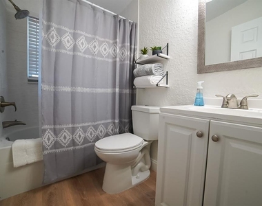 1639 St Catherine Drive W - Photo Thumbnail 13