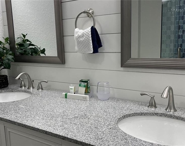 1639 St Catherine Drive W - Photo Thumbnail 7