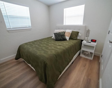 1639 St Catherine Drive W - Photo Thumbnail 12