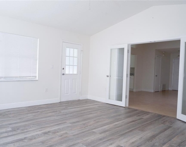 970 Amy Ridge Court - Photo Thumbnail 3