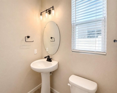 1502 Erin Breeze Lane - Photo Thumbnail 11