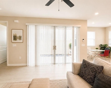 1502 Erin Breeze Lane - Photo Thumbnail 7