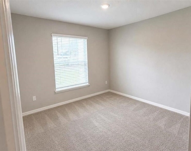 485 Windy Willow Way - Photo Thumbnail 14