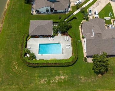 140 Lakepointe Circle - Photo Thumbnail 23