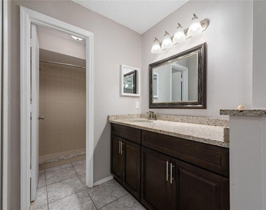 140 Lakepointe Circle - Photo Thumbnail 15