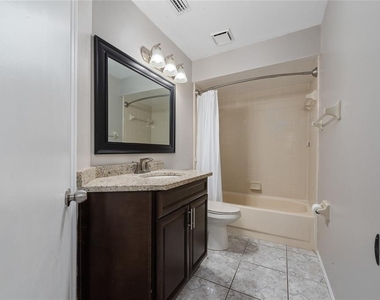 140 Lakepointe Circle - Photo Thumbnail 9