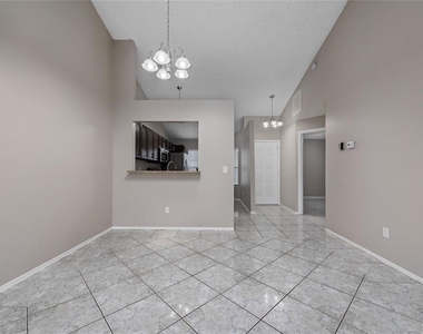140 Lakepointe Circle - Photo Thumbnail 11