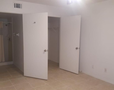 13917 Timberland Drive - Photo Thumbnail 5