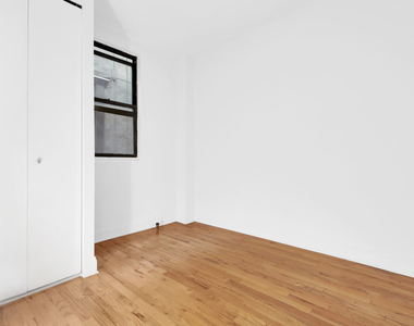 West 49th Street - Photo Thumbnail 3