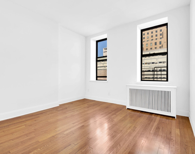 West 49th Street - Photo Thumbnail 2