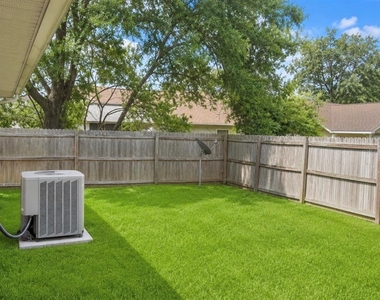 107 Shady Oak Drive - Photo Thumbnail 8