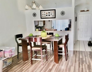 107 Shady Oak Drive - Photo Thumbnail 3