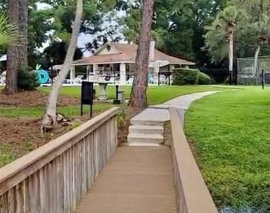 107 Shady Oak Drive - Photo Thumbnail 9