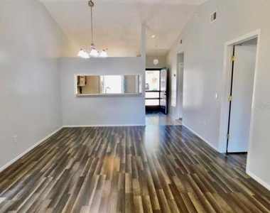 107 Shady Oak Drive - Photo Thumbnail 6