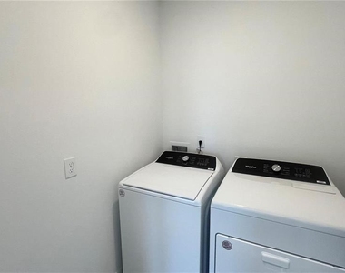 3185 Viceroy Court - Photo Thumbnail 11